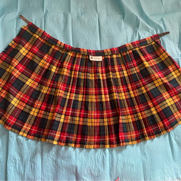 Vintage 60s TARTAN CLAN COLORS CELTIC SKIRT - Picture 2 of 8